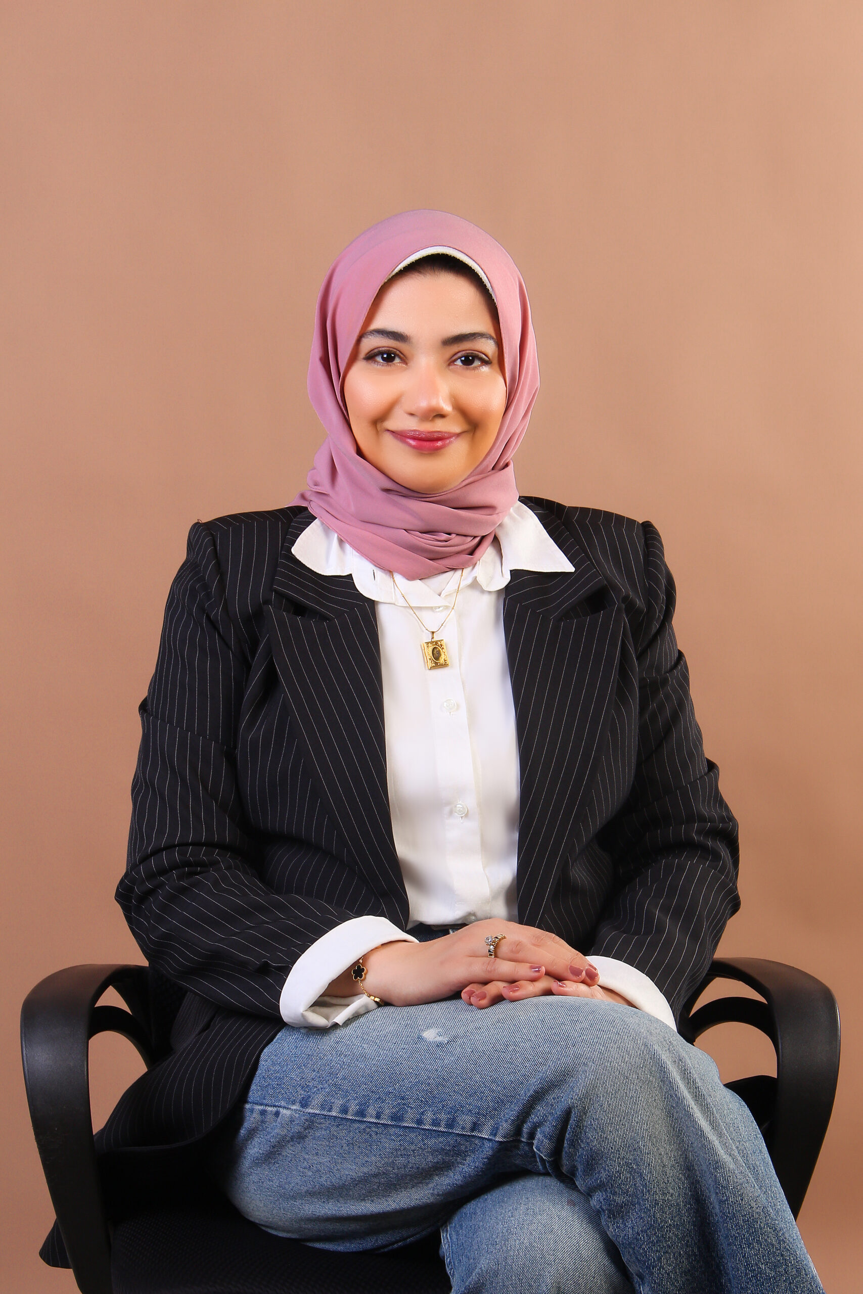 لديكِ سؤال قبل البداية؟ اختاري طريقة التواصل الأنسب